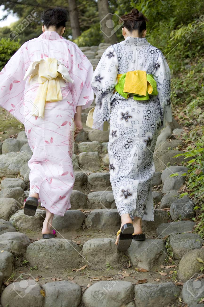 浴衣女性の後姿 の写真素材 画像素材 Image