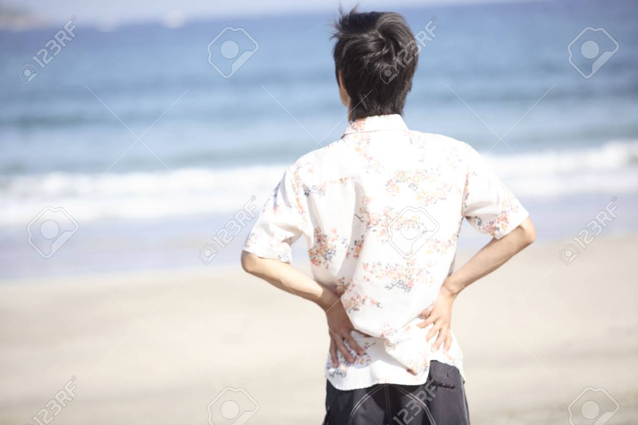 後姿 日本人青年の後姿の写真素材・画像素材 Image 39739743