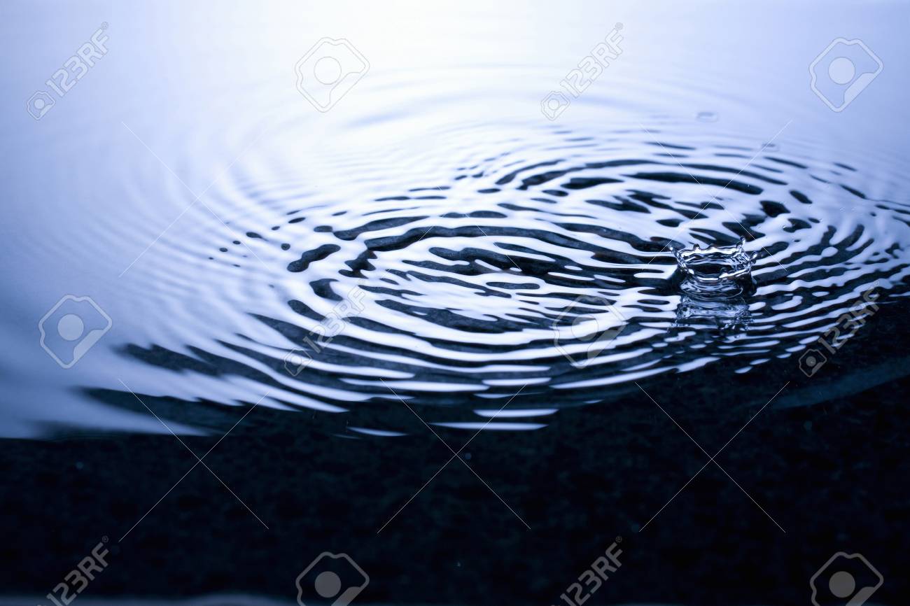 リップル マークの写真素材・画像素材 Image 6919970