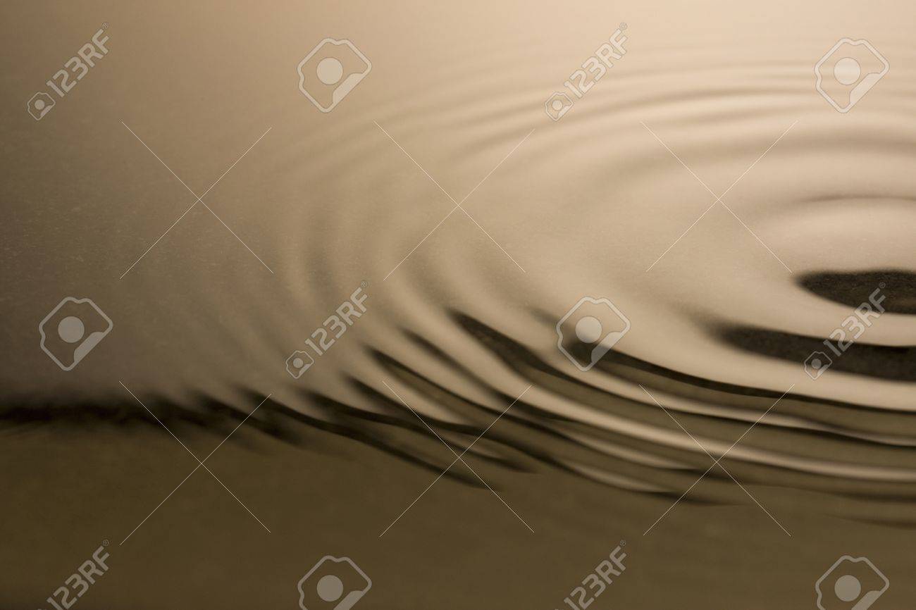 リップル マークの写真素材・画像素材 Image 6919926