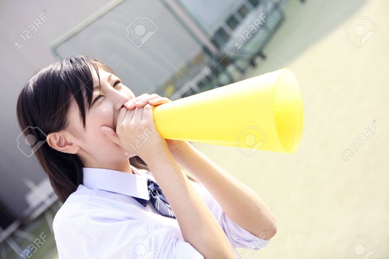 メガホンで応援する女子高生 の写真素材 画像素材 Image