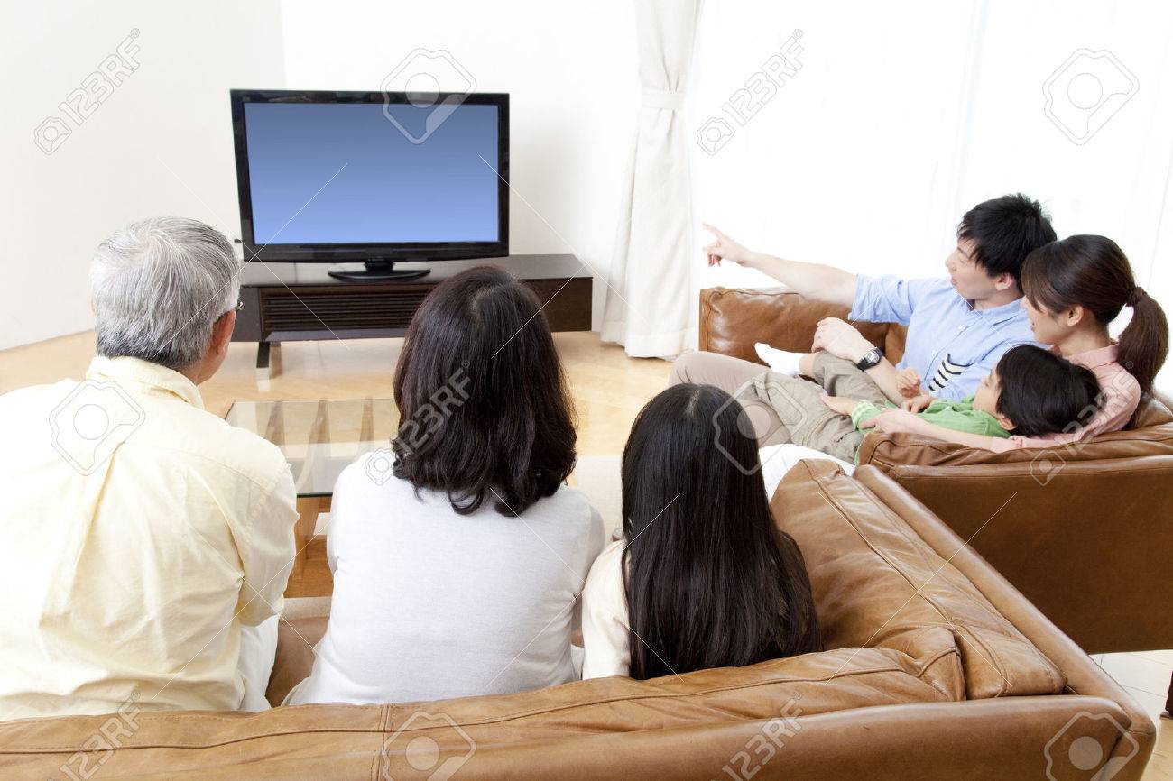 Of large families watch TV - 51157475 Of large families watch TV - 51157475