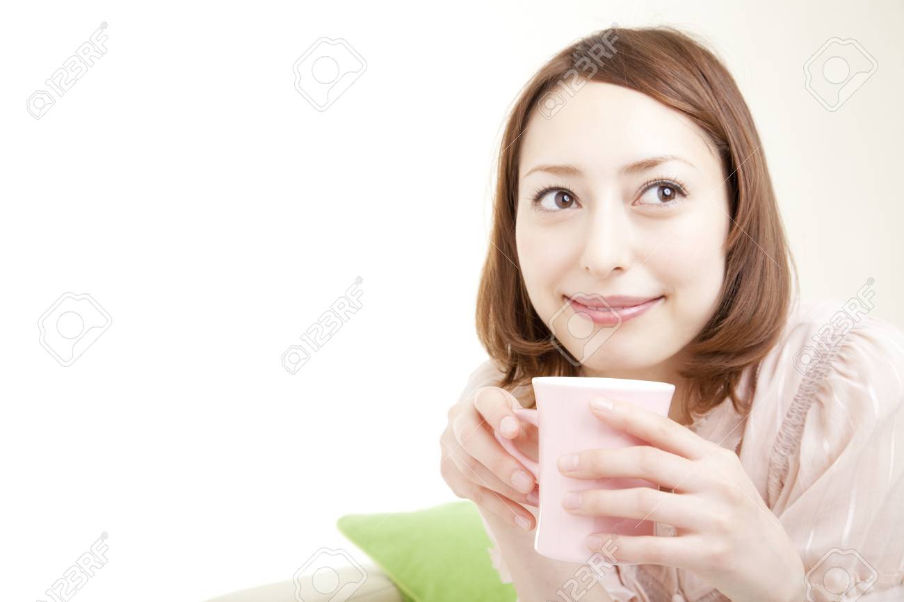マグカップを持つ女性 の写真素材 画像素材 Image マグカップを持つ女性 の写真素材 画像素材 Image