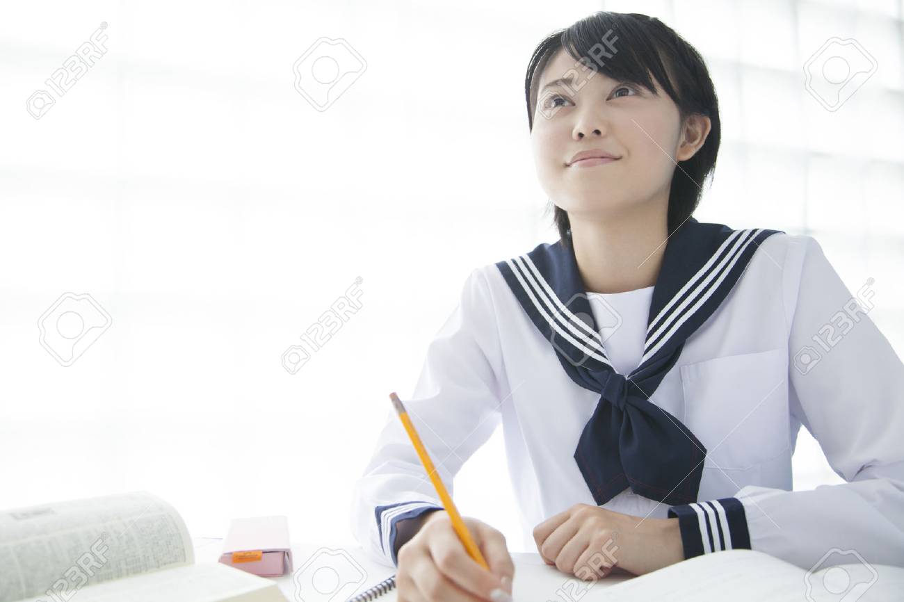 勉強する女子中学生 の写真素材 画像素材 Image