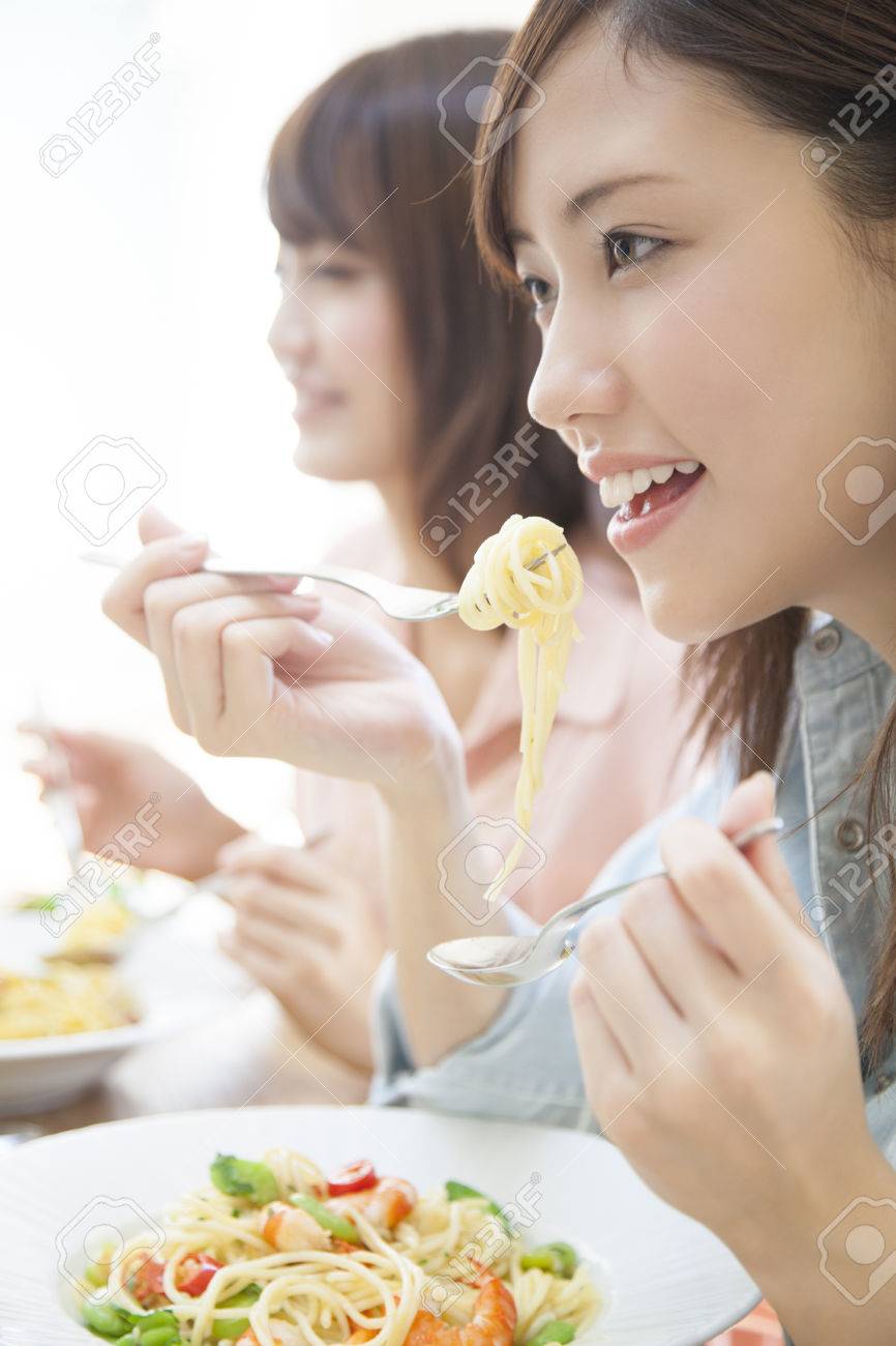 パスタを食べる女性 の写真素材 画像素材 Image パスタを食べる女性 の写真素材 画像素材 Image
