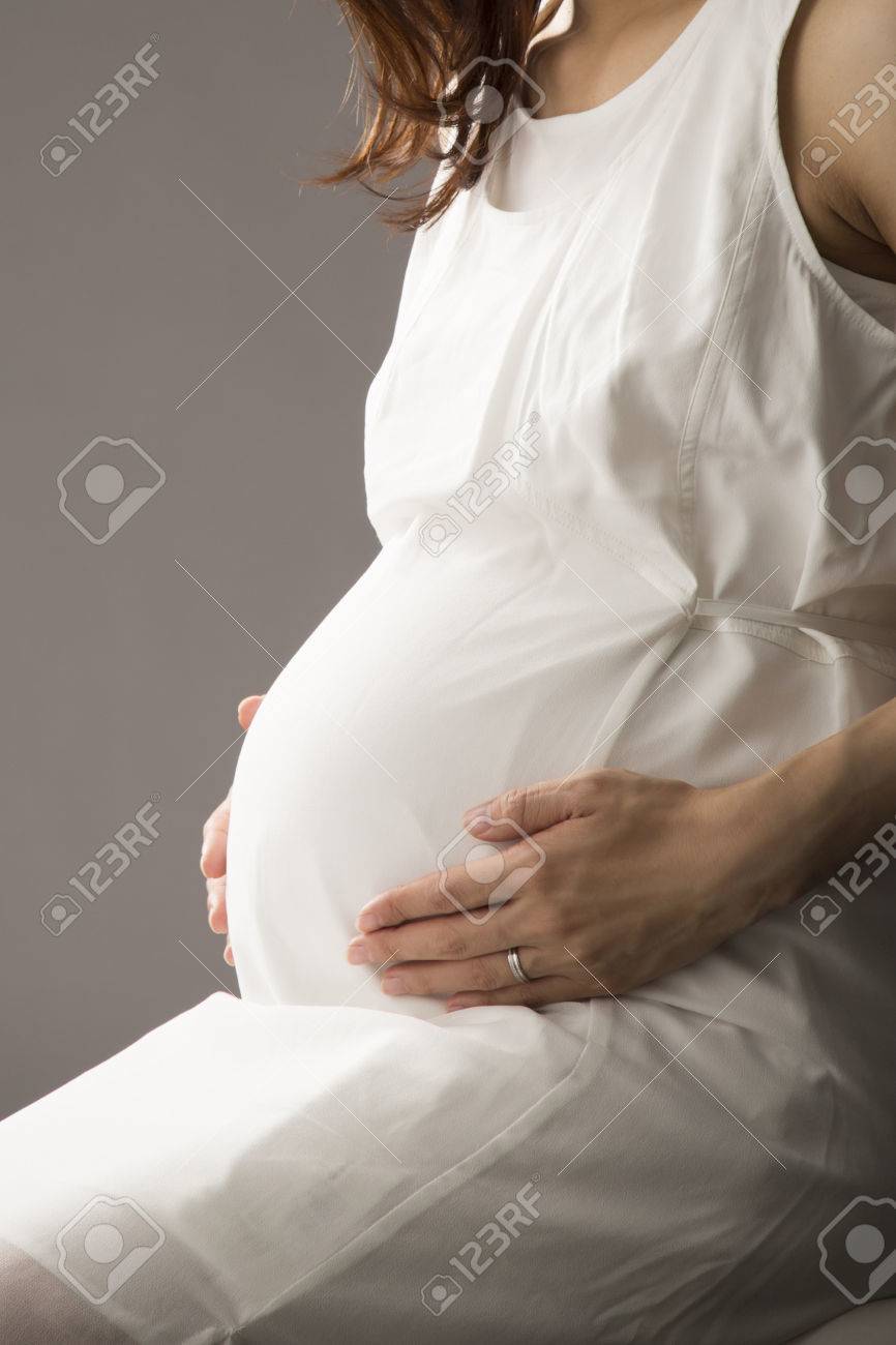 臨月の妊娠 の写真素材 画像素材 Image