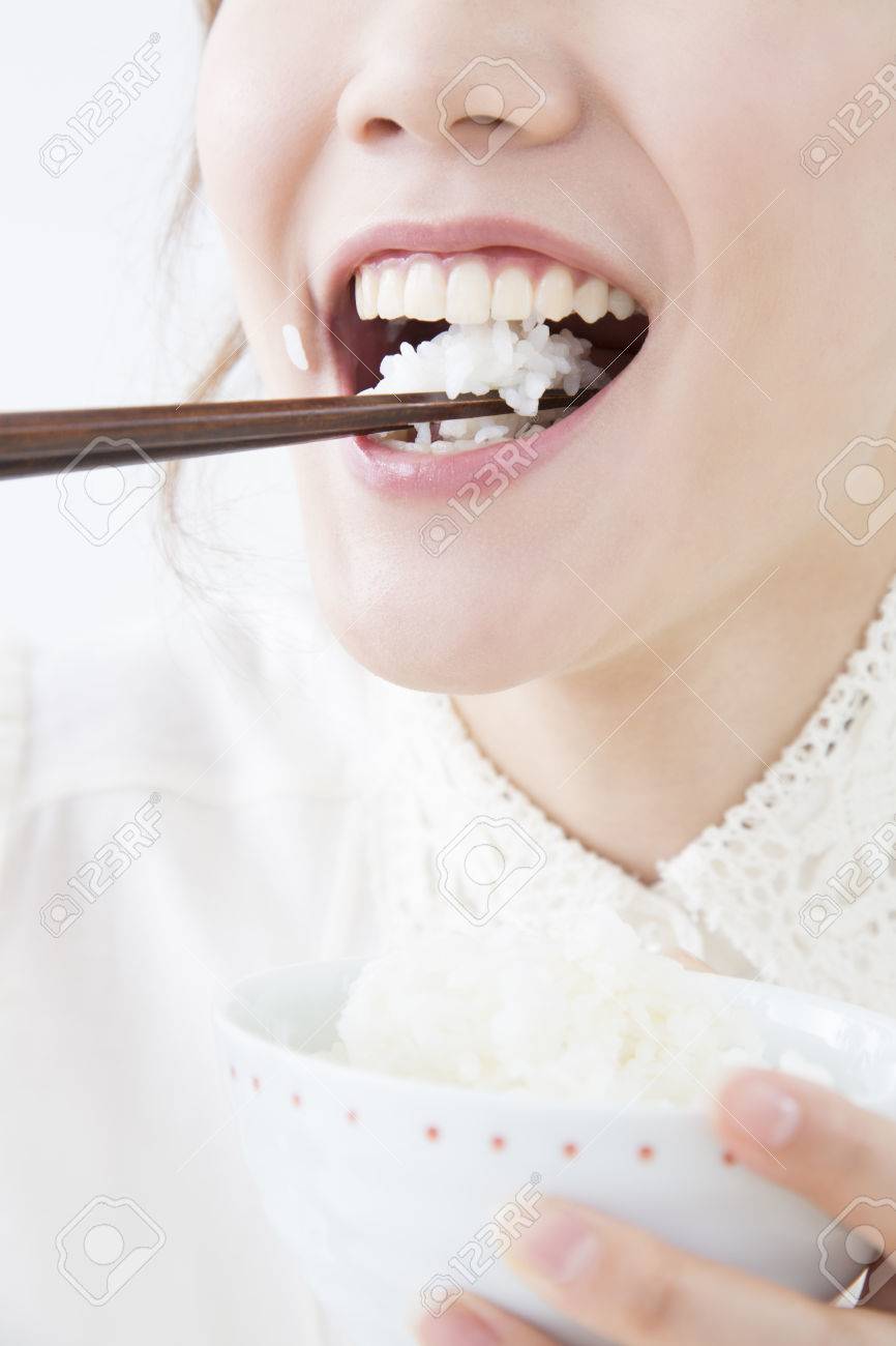 ご飯を食べる女性 の写真素材 画像素材 Image ご飯を食べる女性 の写真素材 画像素材 Image