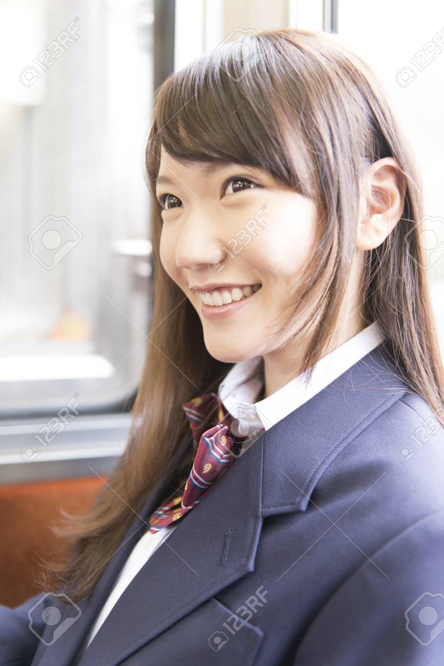女子高生に電車に乗る の写真素材 画像素材 Image