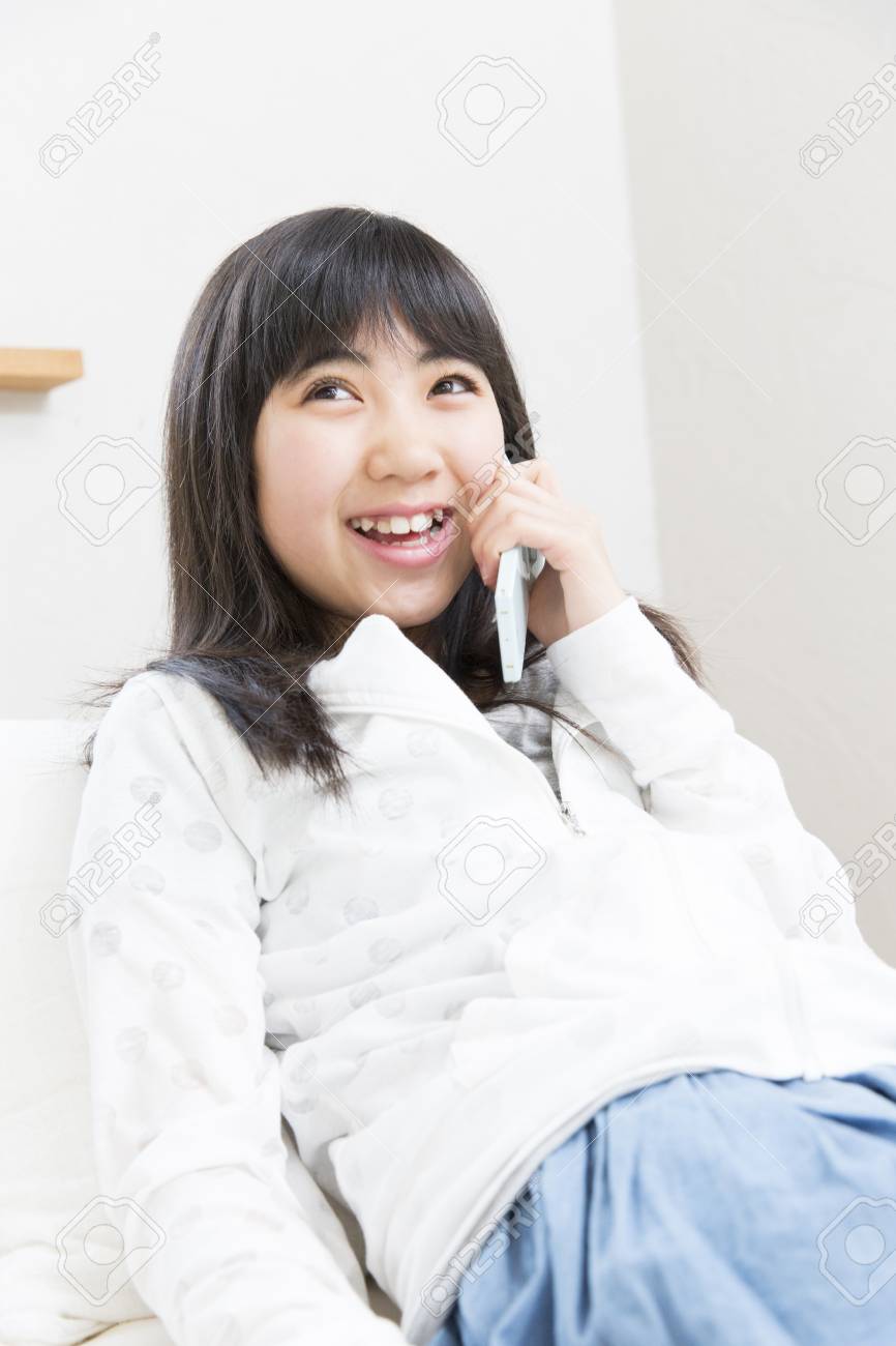 電話の女の子 の写真素材 画像素材 Image