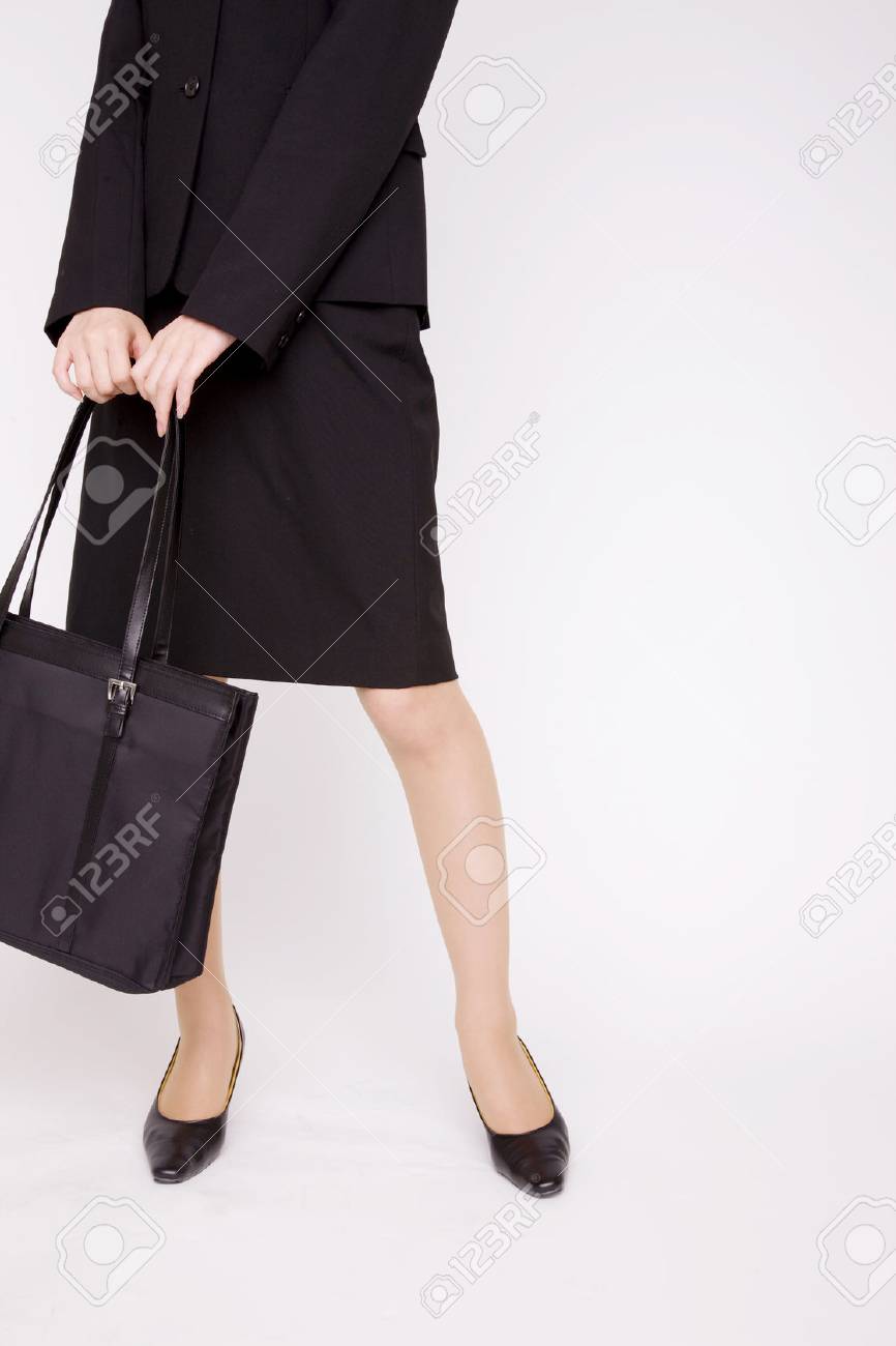 バッグを手に持つ Zimazw Org