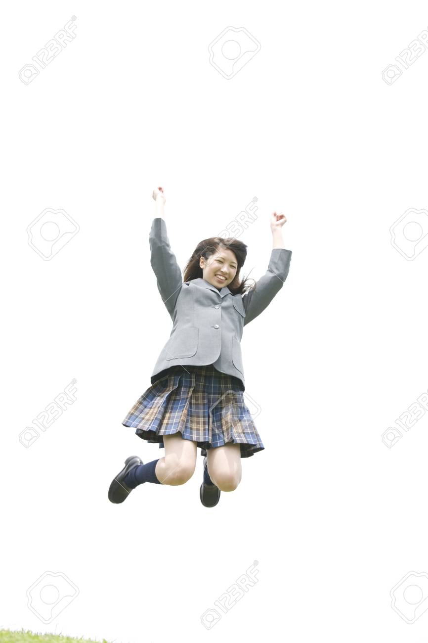女子高生がジャンプ の写真素材 画像素材 Image