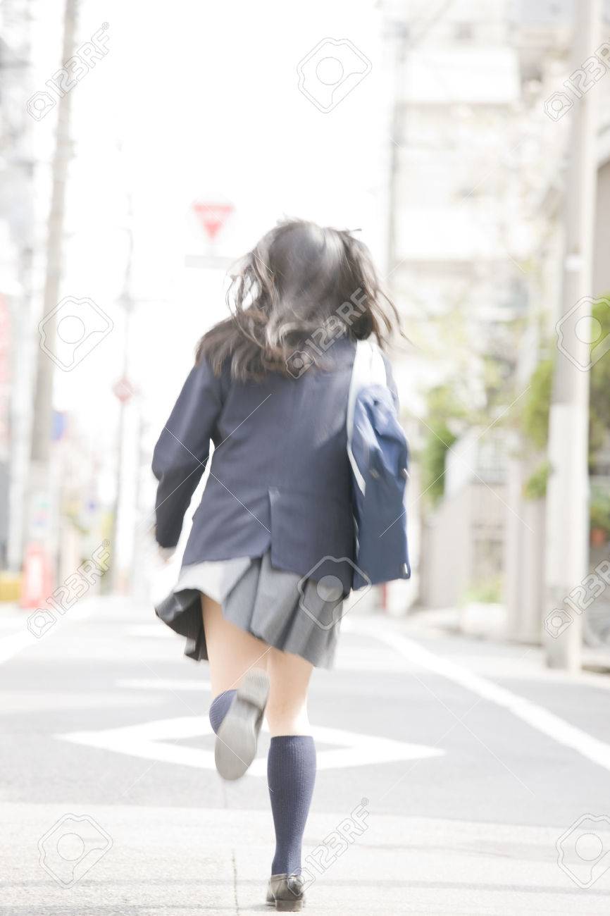 女子学生の後姿 の写真素材 画像素材 Image