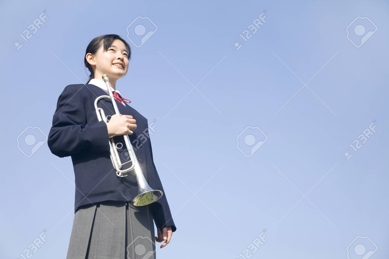 トランペットで女子中学生 の写真素材 画像素材 Image トランペットで女子中学生 の写真素材 画像素材 Image