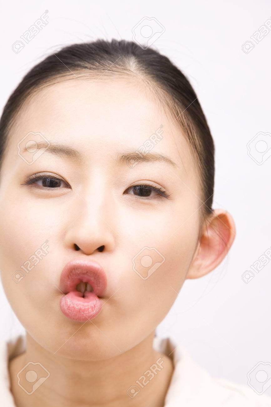 女性は 口をすぼめる の写真素材 画像素材 Image 女性は 口をすぼめる の写真素材 画像素材 Image