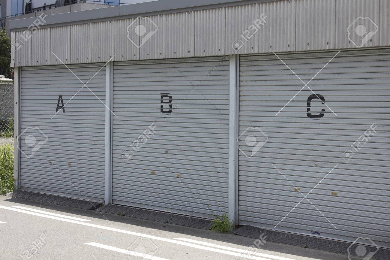 プレハブのガレージ の写真素材 画像素材 Image