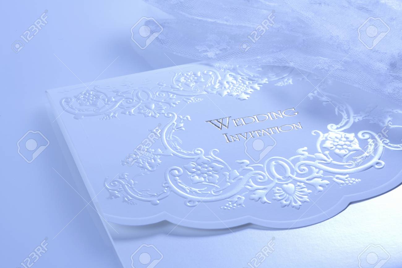 vasta selezione di nuova alta qualità buon servizio Immagini Stock - Inviti Di Nozze Pizzo Con Guanti Bianchi Da Sposa ... vasta selezione di nuova alta qualità buon servizio Immagini Stock - Inviti Di Nozze Pizzo Con Guanti Bianchi Da Sposa ...