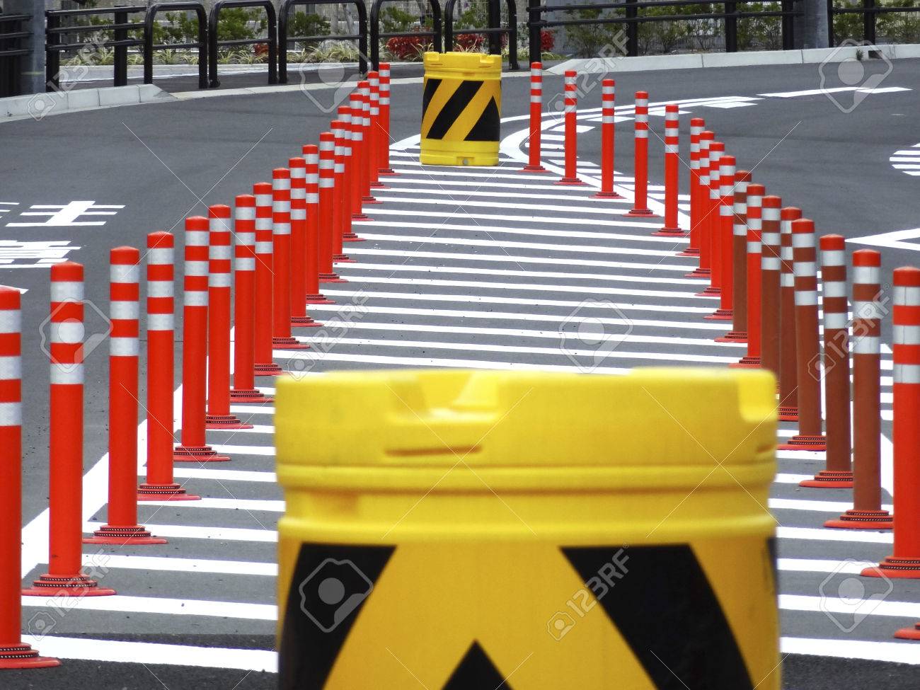 道路安全地帯のクッション ドラム の写真素材 画像素材 Image