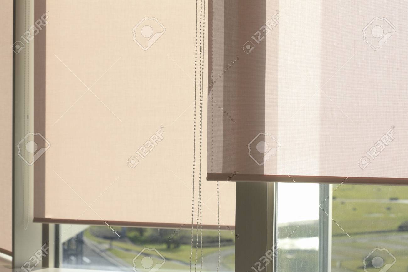 ロール カーテン の写真素材 画像素材 Image