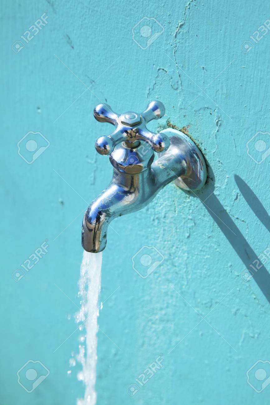 学校の水道の蛇口 の写真素材 画像素材 Image
