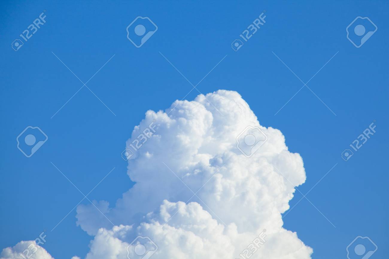積乱雲の雲と青空 の写真素材 画像素材 Image