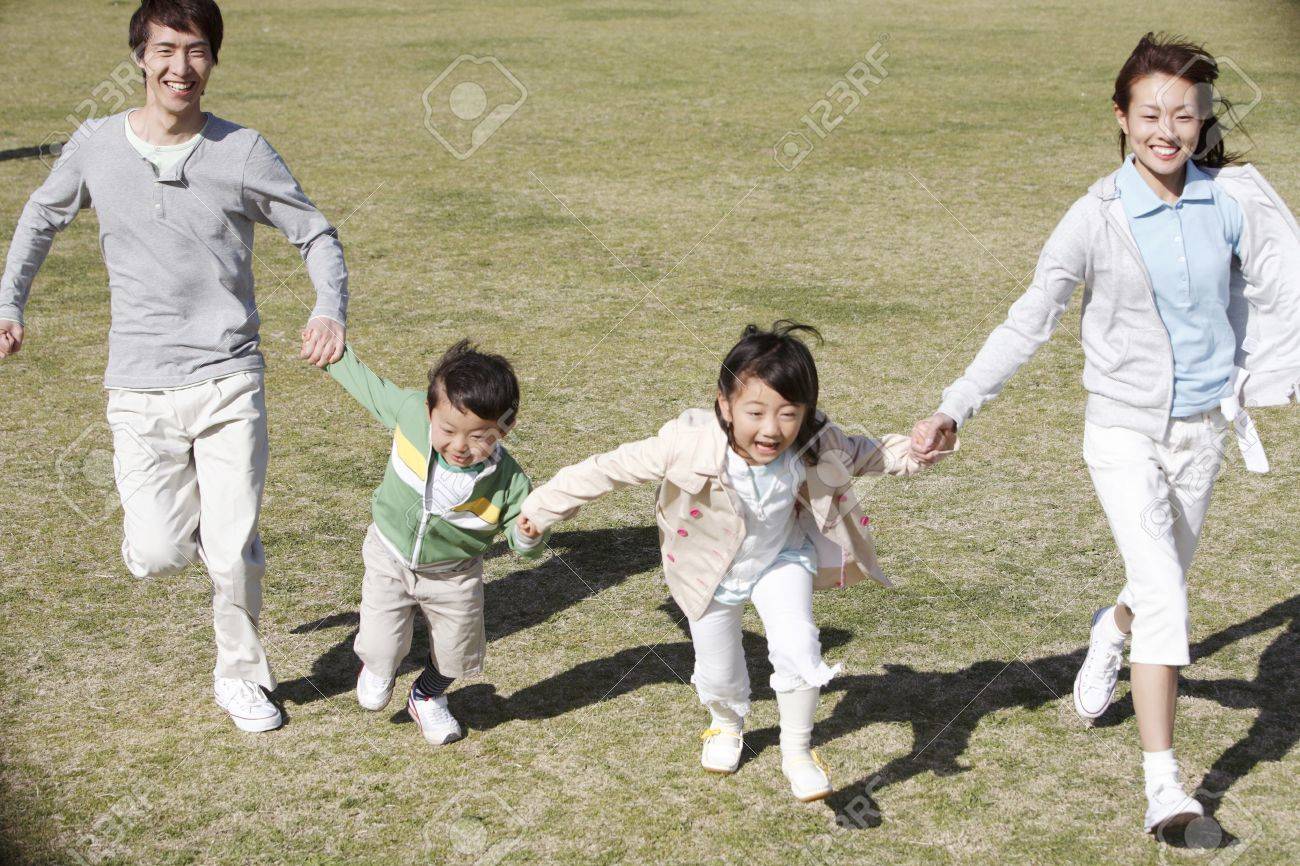 Parents and children running hand in hand - 43240862 Parents and children running hand in hand - 43240862
