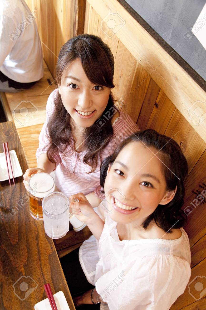 女性に乾杯 の写真素材 画像素材 Image