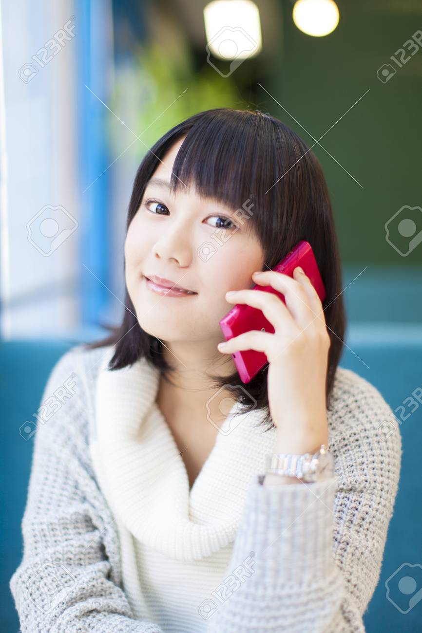 電話の女の子 の写真素材 画像素材 Image