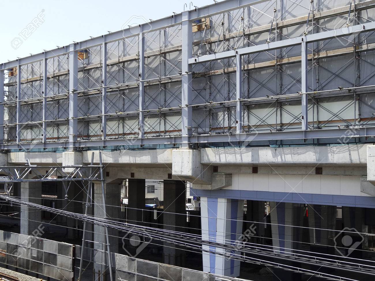Los Trabajos De Instalacion De La Via Ferrea De La Pared