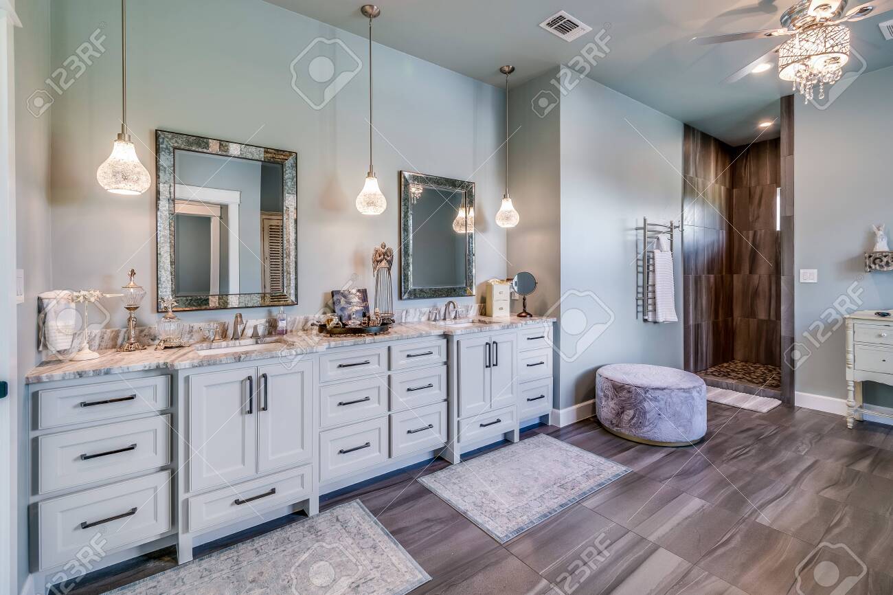 Very Long Bathroom Vanity Area With Double Sinks And Lots Of Counter Space Stock Photo