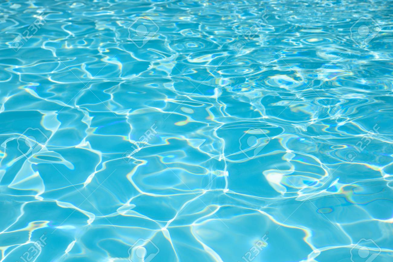 수영장에서 태양 리플렉션 사용 하여 아름 다운 리플 물 표면 로열티 무료 사진, 그림, 이미지 그리고 스톡포토그래피. Image  69866691