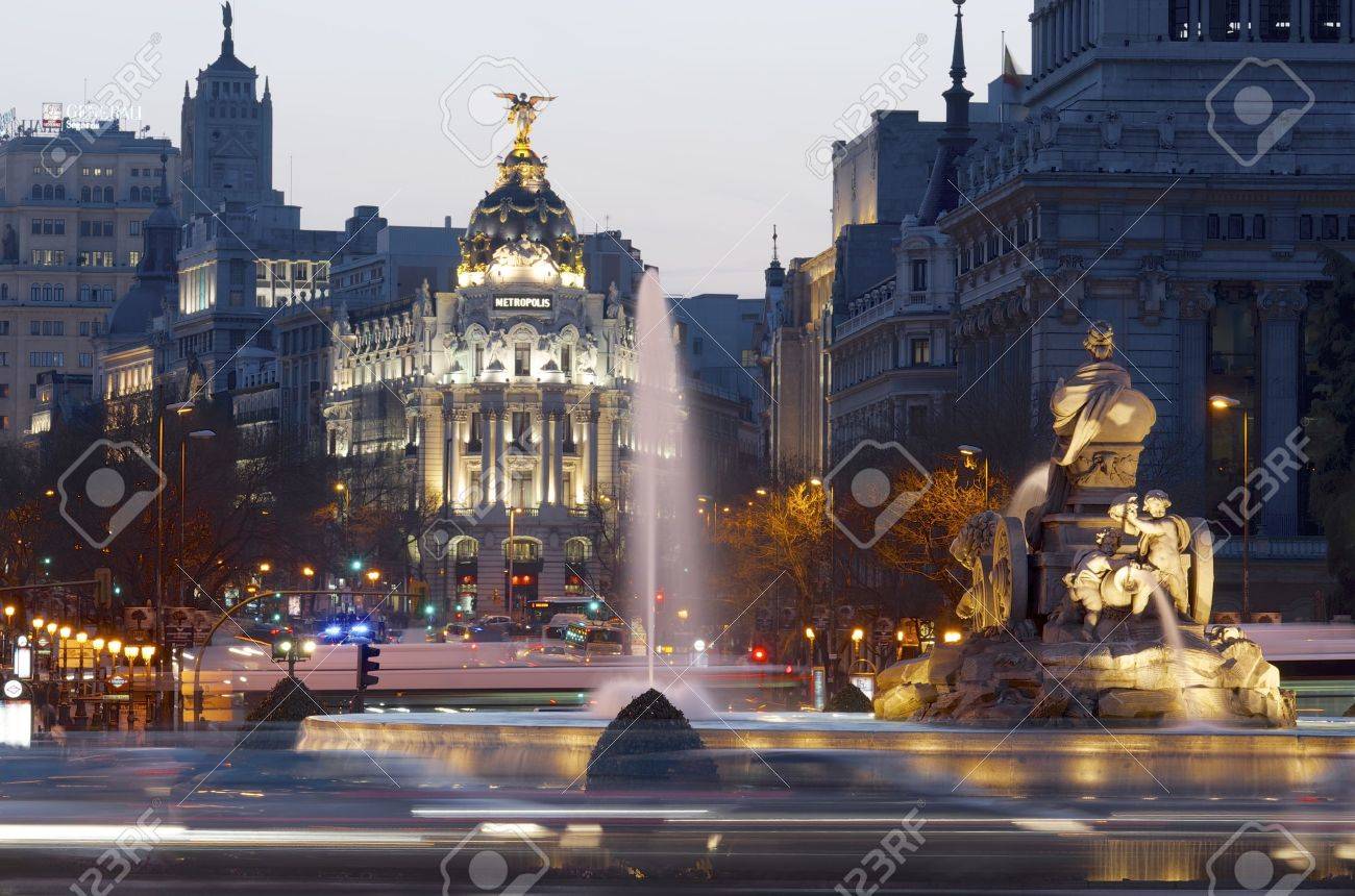 Madrid, Spain - March 22, 2012: heavy traffic in the historic center of Madrid, highlights the Metropolis building and the Cibeles fountain, two of the most visited monuments in the city. - 14597281 Madrid, Spain - March 22, 2012: heavy traffic in the historic center of Madrid, highlights the Metropolis building and the Cibeles fountain, two of the most visited monuments in the city. - 14597281