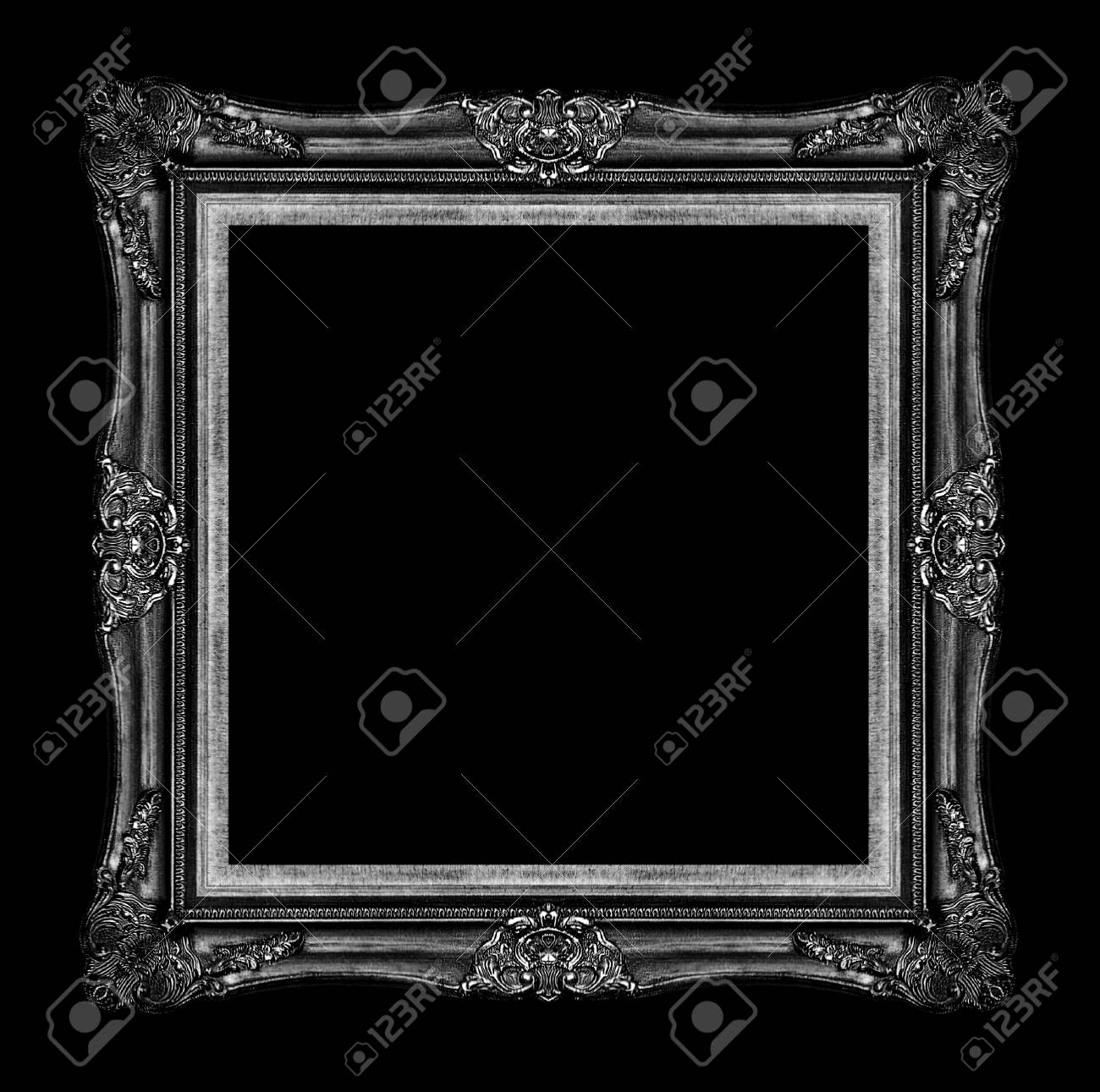 黒の背景に分離されたアンティーク黒額縁 の写真素材 画像素材 Image