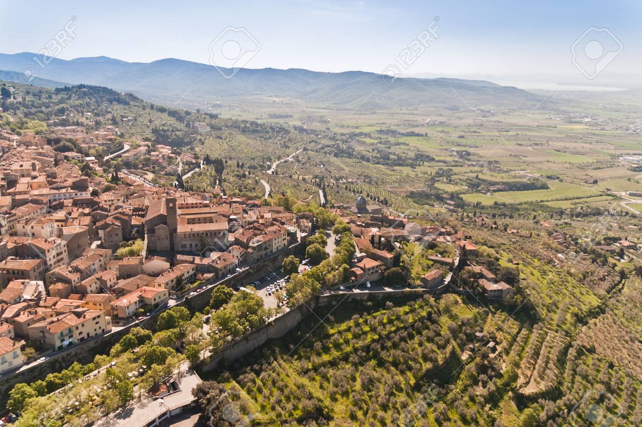 中世の町コルトーナ イタリア トスカーナ州 の写真素材 画像素材 Image