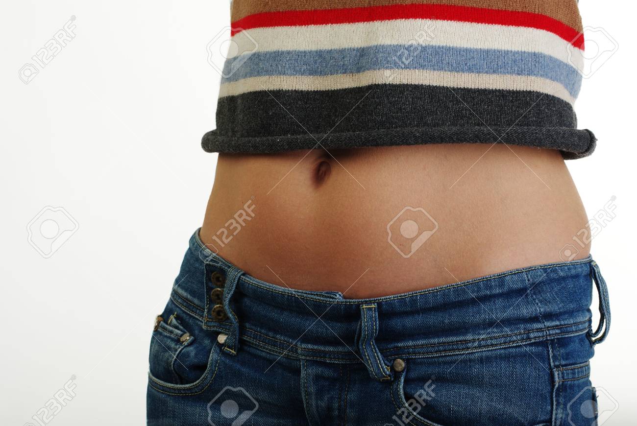 白い背景で隔離のジーンズのかわいい女の腰のくびれ の写真素材 画像素材 Image
