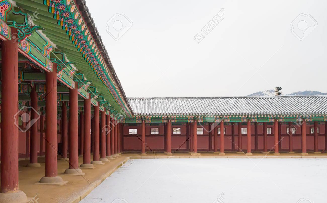 景福宮 ソウル韓国の雪で冬に有名な歴史的な場所 の写真素材 画像素材 Image