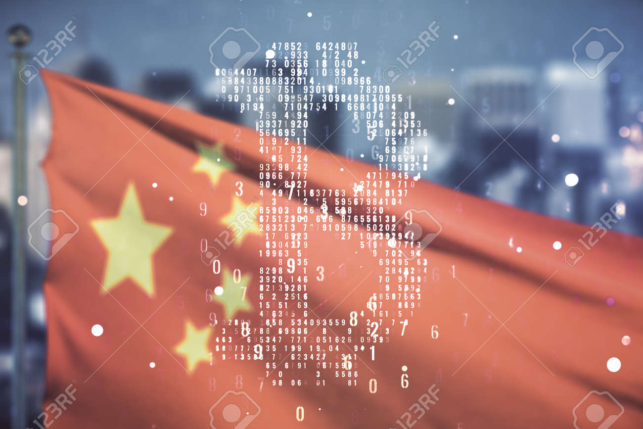 중국 국기와 흐릿한 도시 배경에 가상 비트코인 홀로그램이 있습니다. 다중 노출 로열티 무료 사진, 그림, 이미지 그리고 스톡포토그래피.  Image 175287238