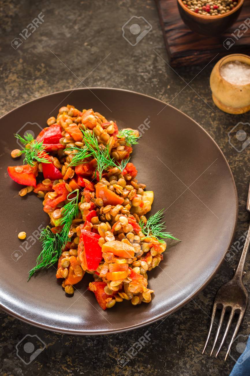 Salade Vegetarienne De Pois Chiches Lentilles Poivrons Tomates