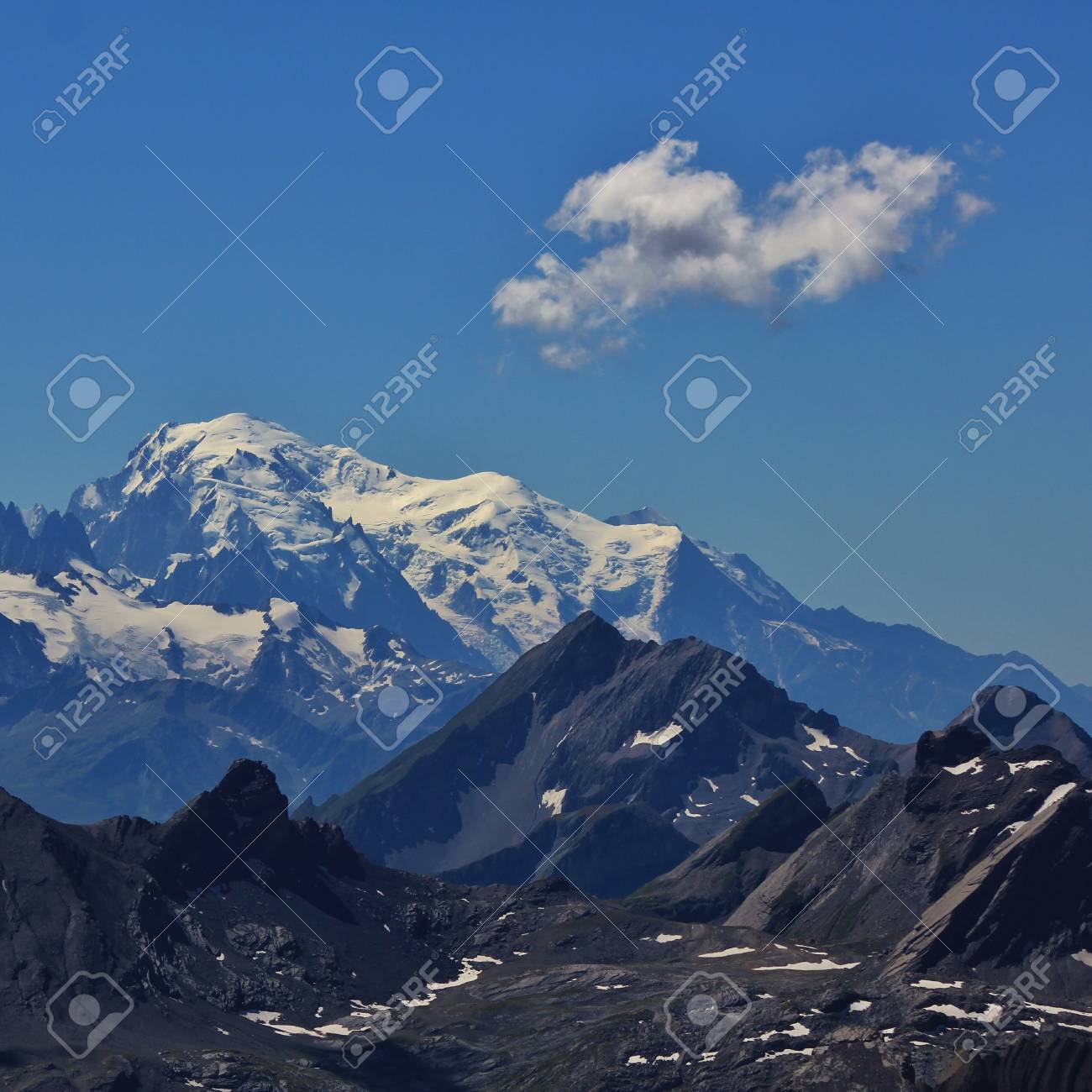 Mt Blanc La Plus Haute Montagne Des Alpes Vue Du Glacier Des Diablerets Limage Dété