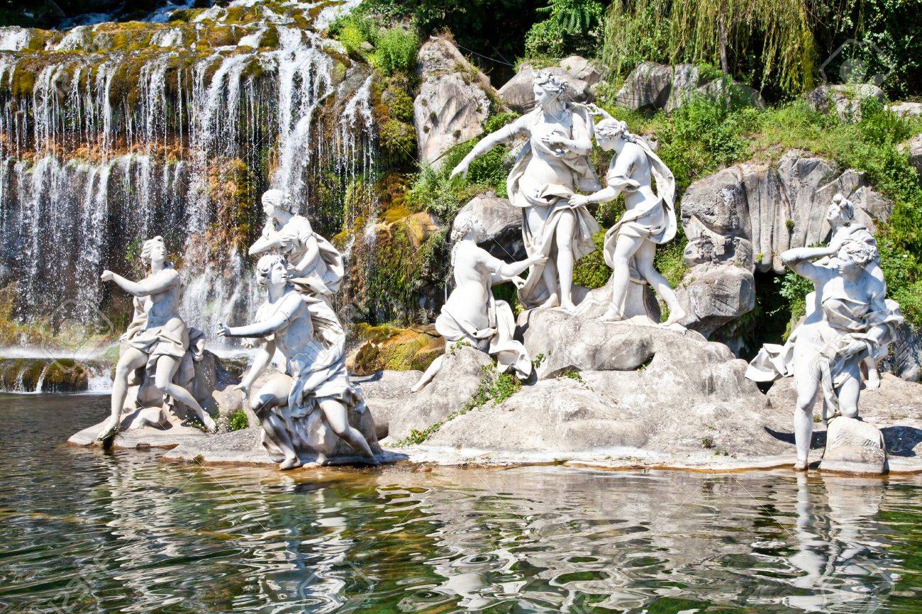 Beruhmte Italienische Garten Der Reggia Di Caserta Italien Lizenzfreie Fotos Bilder Und Stock Fotografie Image 12850252
