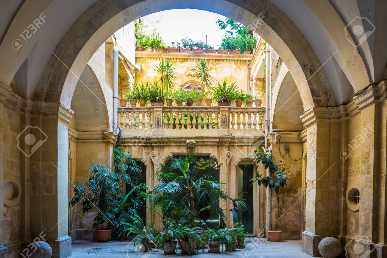 Italian Villa Entrance In The Old Side Of Bari, South Of Italy Stock Photo,  Picture and Royalty Free Image. Image 94315803., image size:1300x866