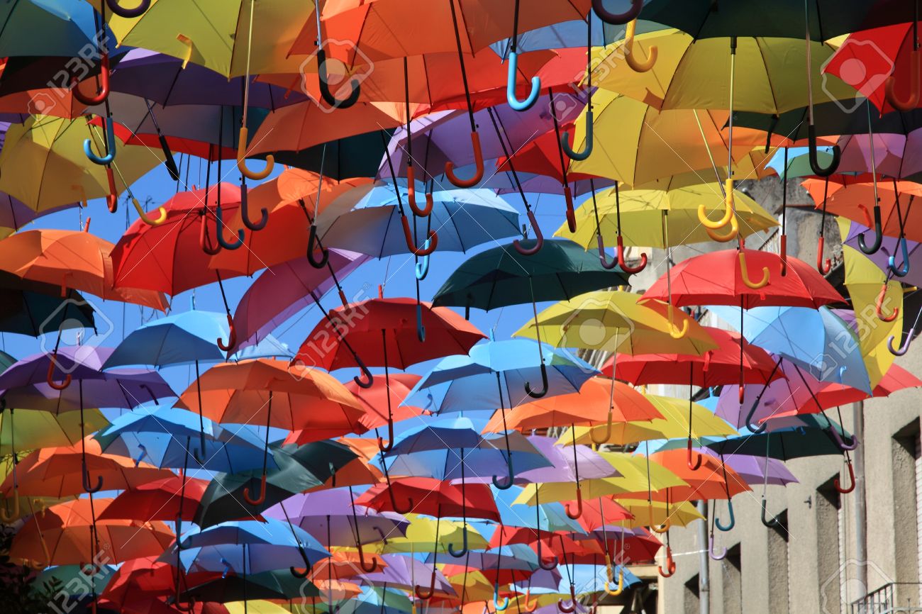 Calle Adornada Con De Colores En Getafe, España Fotos, Retratos, Imágenes Y Fotografía De Libres De Derecho. Image 22521944.