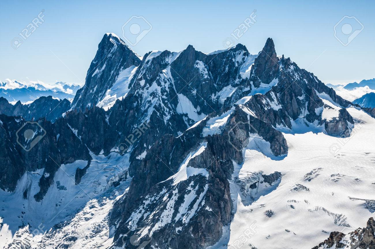 Vue Du Mont Blanc Chaîne De Montagnes De Laiguille Du Midi à Chamonix Lorientation Paysage