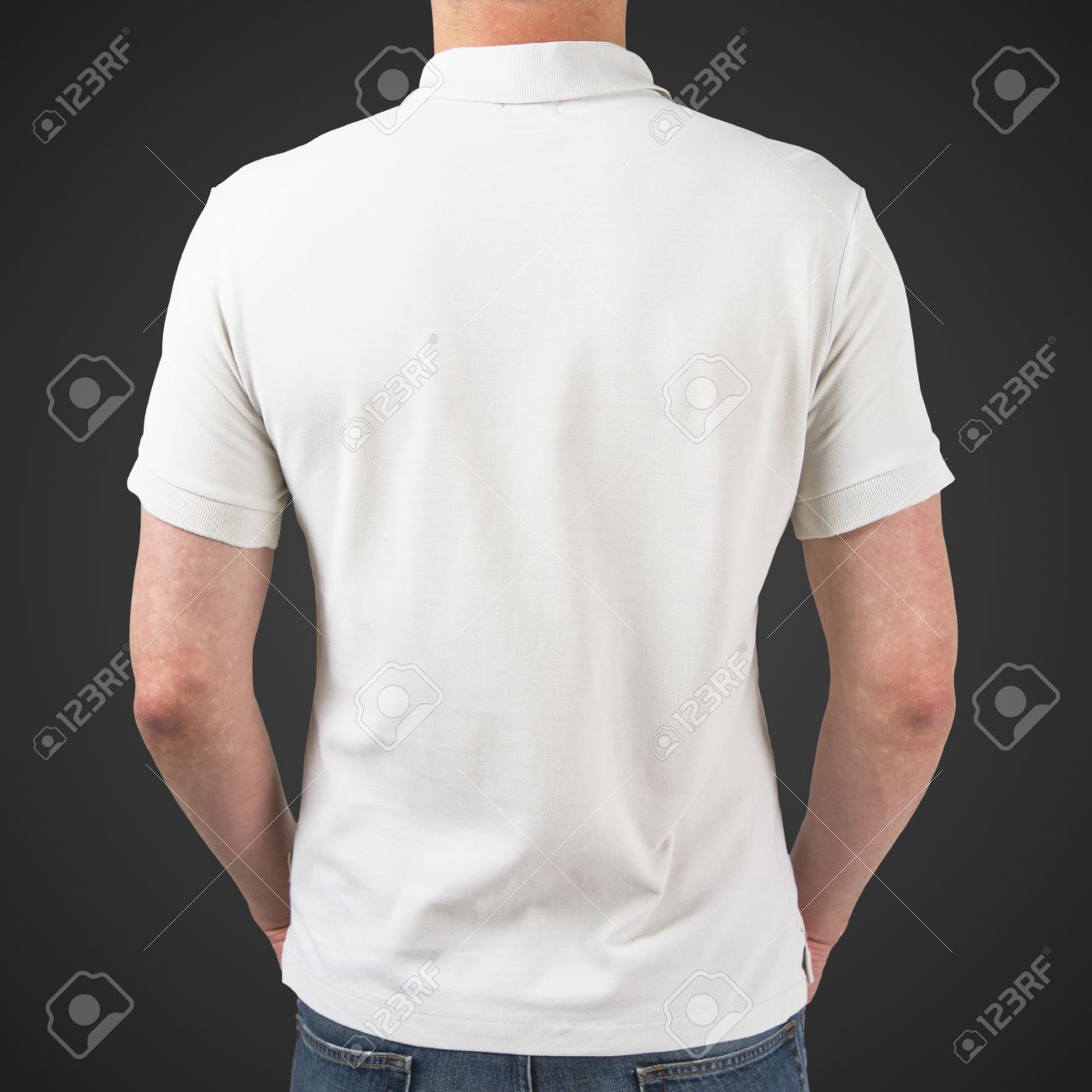 camiseta blanca atras