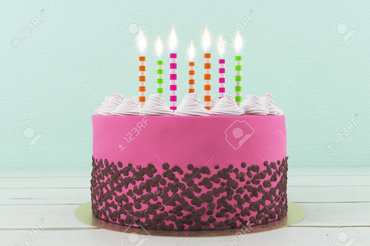 美しいバースデー ケーキを明るい背景のろうそく お祝いのコンセプトです 3 D レンダリング の写真素材 画像素材 Image