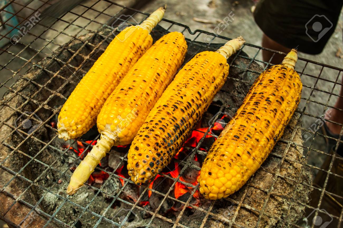 熱いストーブで焼きトウモロコシ野菜焼きトウモロコシ の写真素材 画像素材 Image 39304924