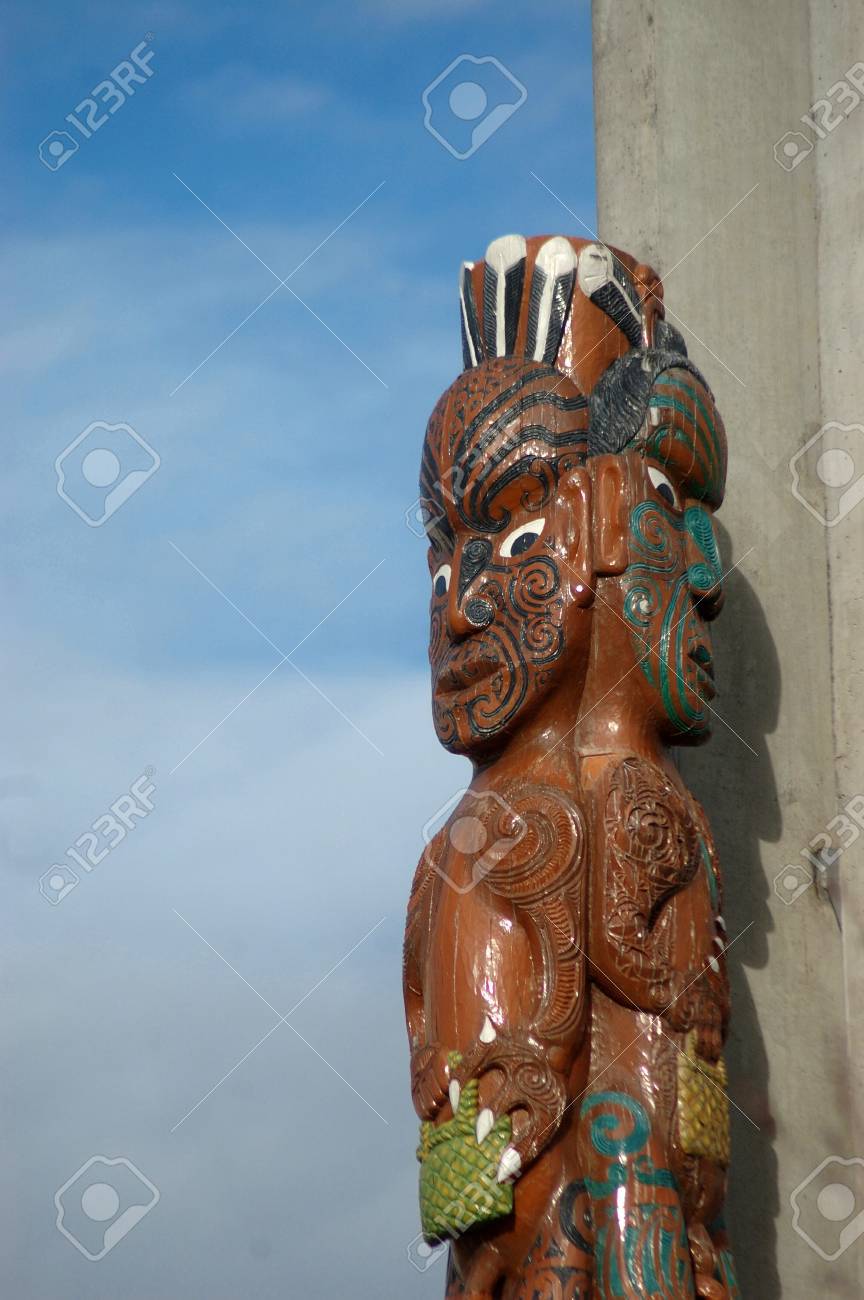 ニュージーランドで購入したマオリ族の木彫り置物 ニュージーランドで購入したマオリ族の木彫り置物2