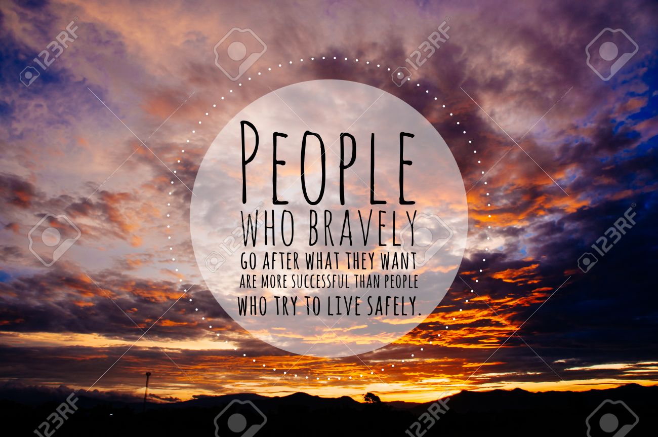 Citation Inspiree Par Source Inconnue Sur Le Coucher Du Soleil Lever De Soleil Ciel Bleu Et La Lumiere De Fond De Rayons Banque D Images Et Photos Libres De Droits Image