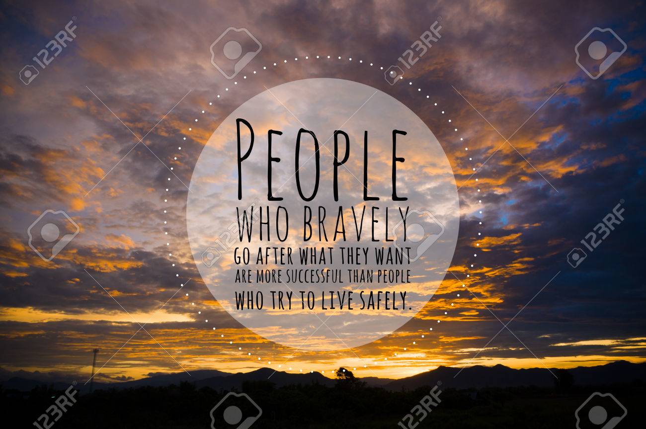 Citation Inspiree Par Source Inconnue Sur Le Coucher Du Soleil Lever De Soleil Ciel Bleu Et La Lumiere De Fond De Rayons Banque D Images Et Photos Libres De Droits Image