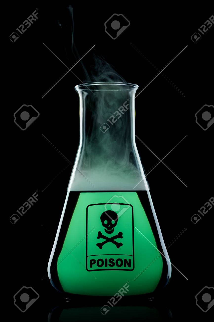 黒の背景に色の液体のフラスコを毒します の写真素材 画像素材 Image