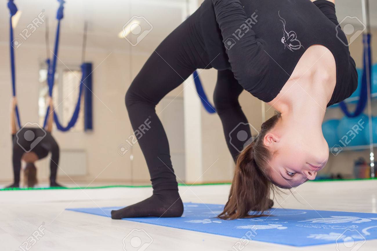 teen girls stretch Teen girls stretch